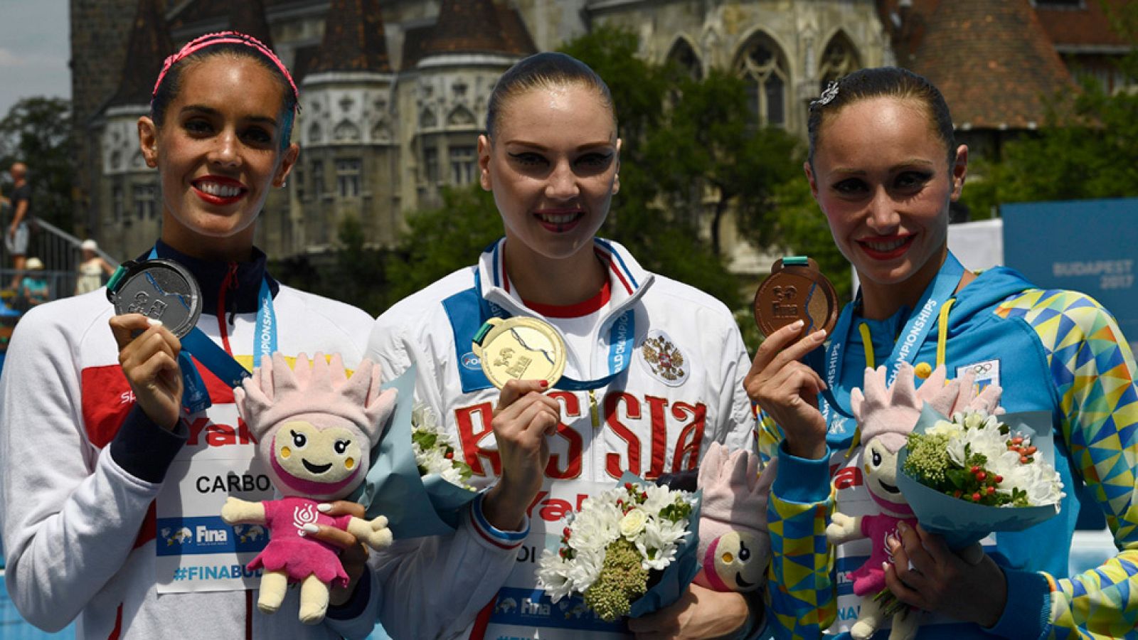 La nadadora española recibe su segunda medalla de plata en el Mundial, al quedar segunda en el solo libre, por detrás de la rusa Kolesnichenko y por delante de la ucraniana Voloshyna.