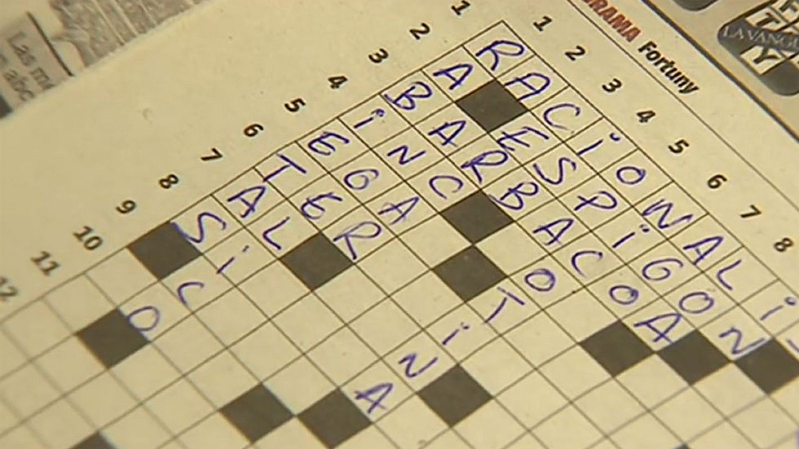 Hacer crucigramas puede rejuvenecer el cerebro 10 años, según un estudio | Ver