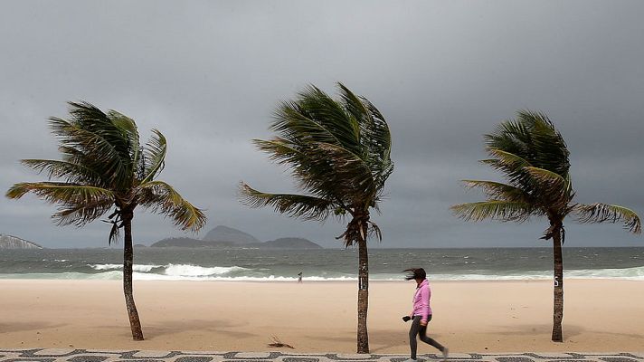 El tiempo - Las temperaturas continuarán bajando en la Península  y habrá siete provincias en riesgo por lluvias y tormentas.