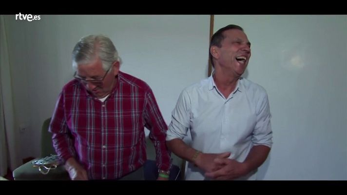 Hotel Romántico - José Luis se trae comida desde España