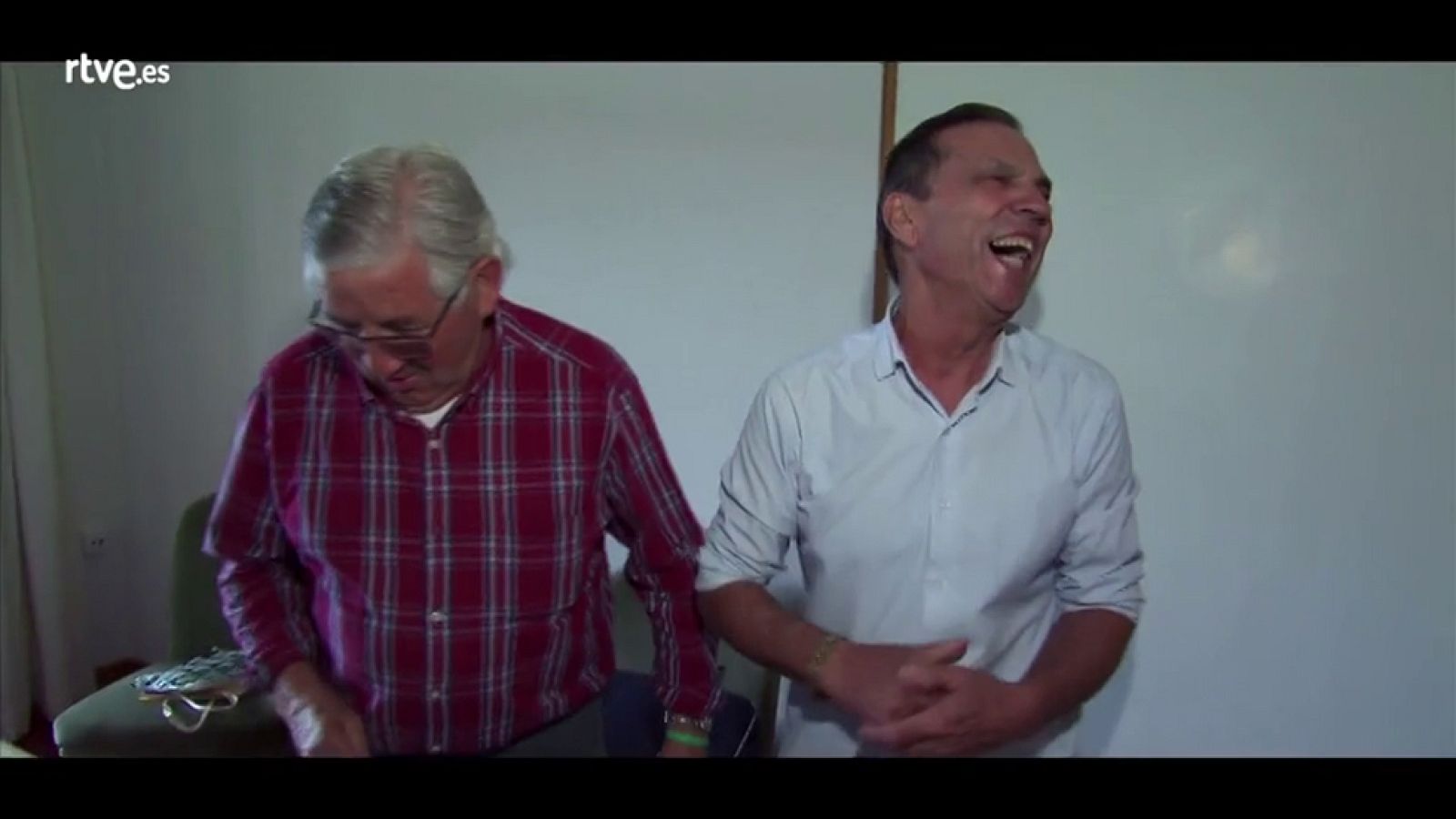 Hotel Romántico - José Luis se trae comida desde España