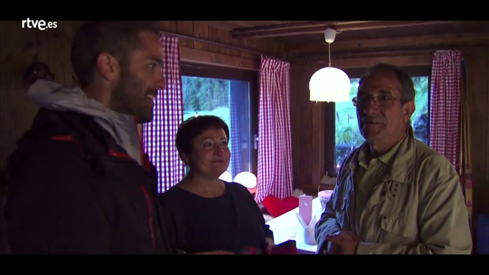 Hotel Romántico - María y David son los elegidos para pasar la noche en la cabaña