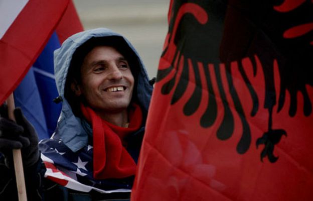 La noche en 24h - Un año de Kosovo independiente