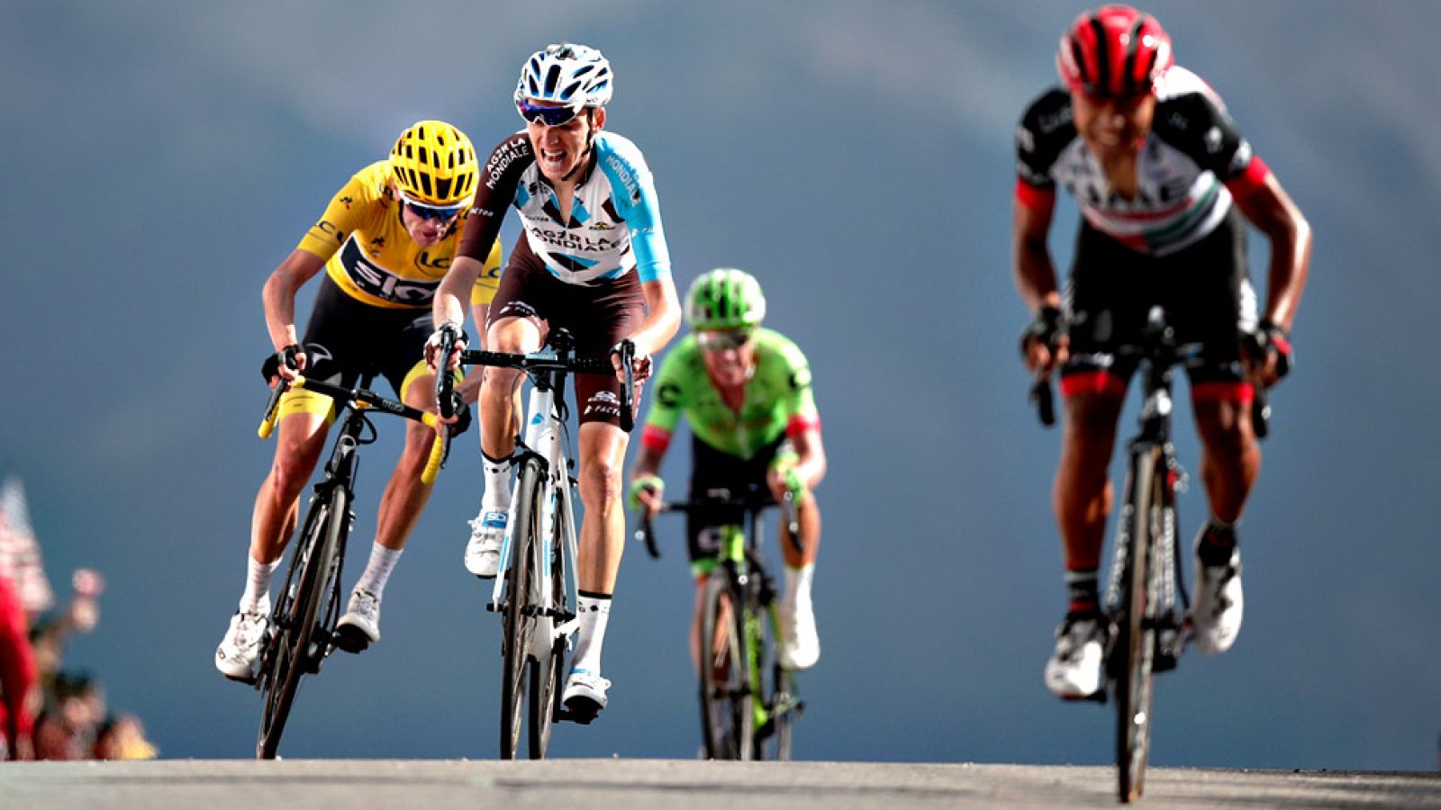 El francés Romain Barguil logró hoy en la cima del Izoard, última etapa montañosa del Tour de Francia, su segundo triunfo en esta edición de la carrera, mientras que el británico Chris Froome afianzó el maillot amarillo de líder a falta de la contrar