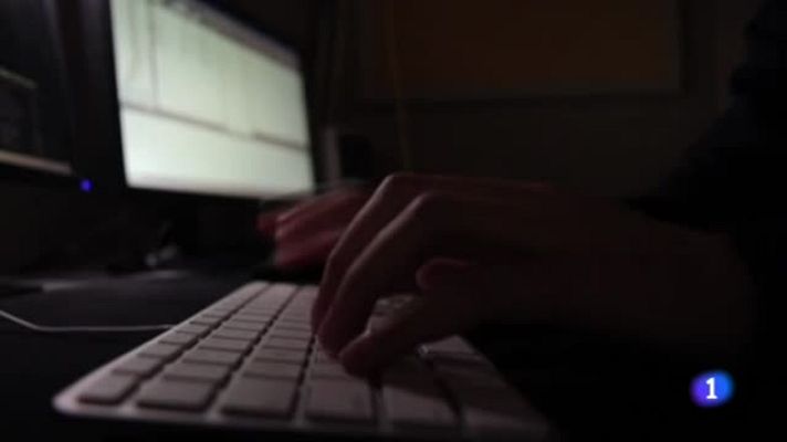 Telediario 1 - Desmantelan dos de los mayores portales de venta de armas y drogas de la dark web'