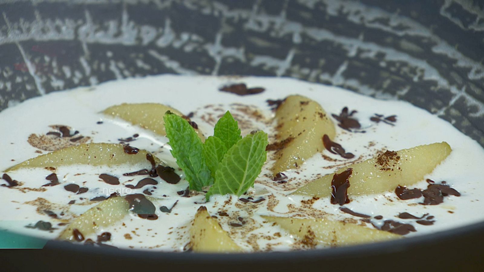 Torres en la cocina - Sopa de chufas con peras a la plancha