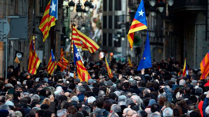 Telediario 1 - El 'no' a la independencia de Cataluña se sitúa ocho puntos por delante del 'sí'
