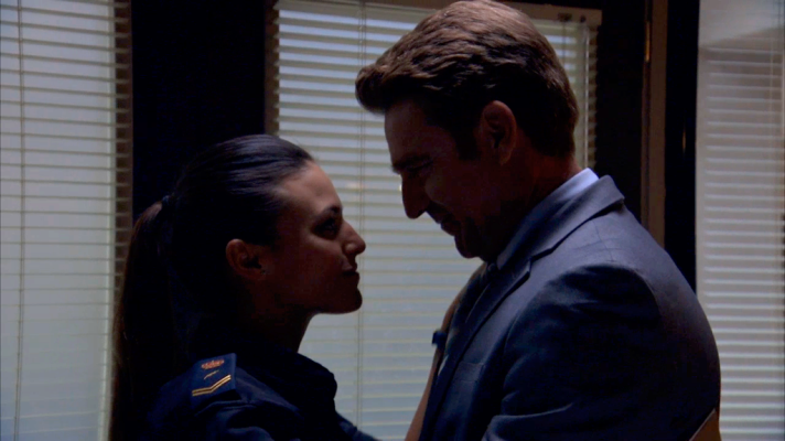 Servir y proteger - Bremón y Lola se dejan llevar por lo que sienten