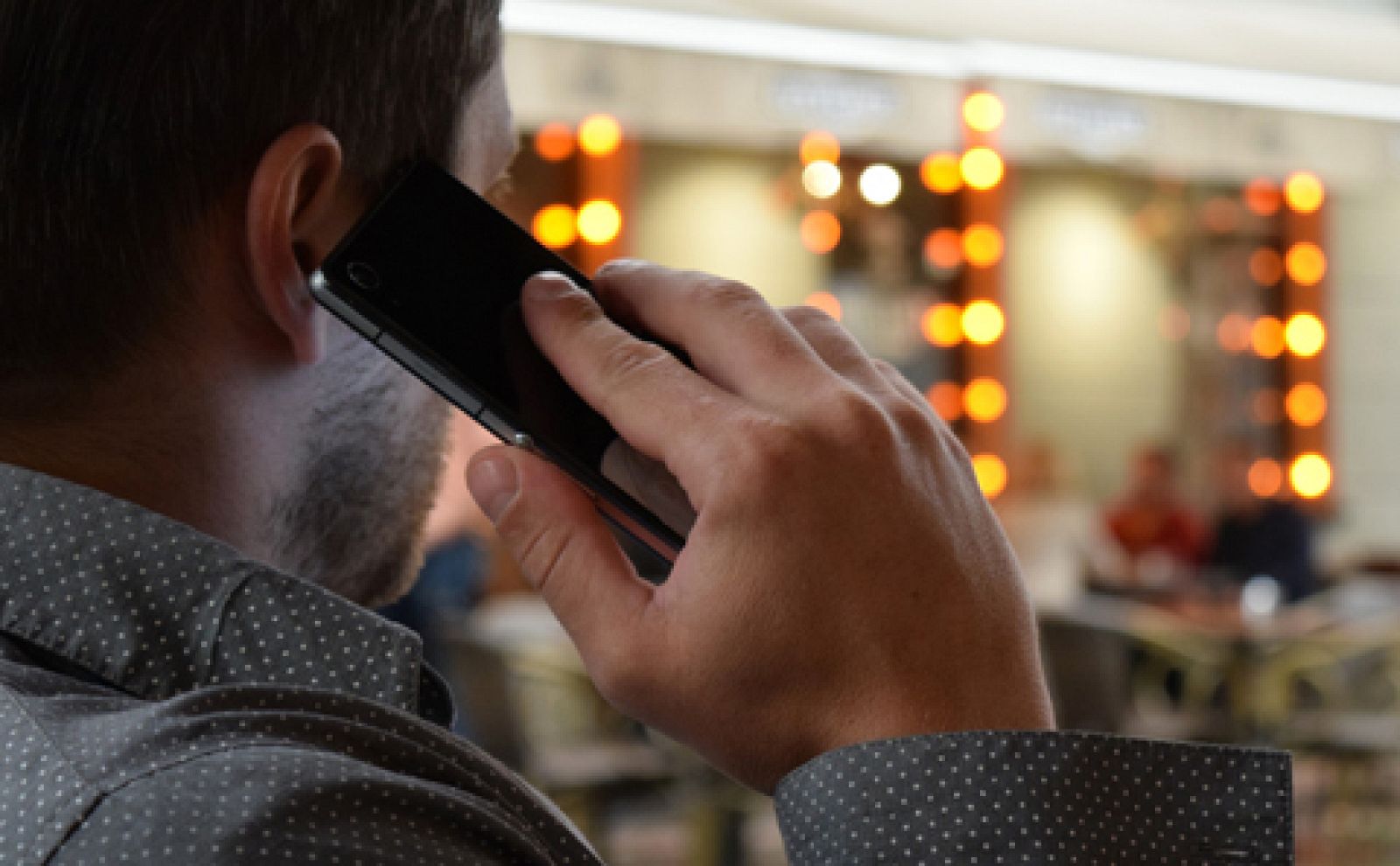 Detienen a los responsables de un 'secuestro virtual'  con el que estafaron hasta 3.000 euros a una mujer de Madrid