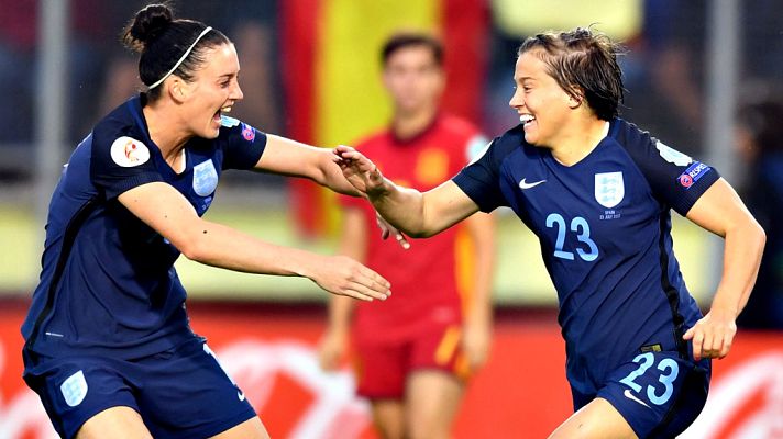  - Francesca Kirby celebra el primer gol de Inglaterra (1-0)