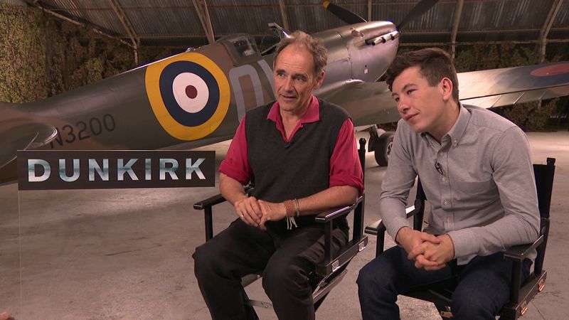 De película - Mark Rylance y Barry Keoghan nos hablan de sus personajes en 'Dunkerque' - Ver ahora
