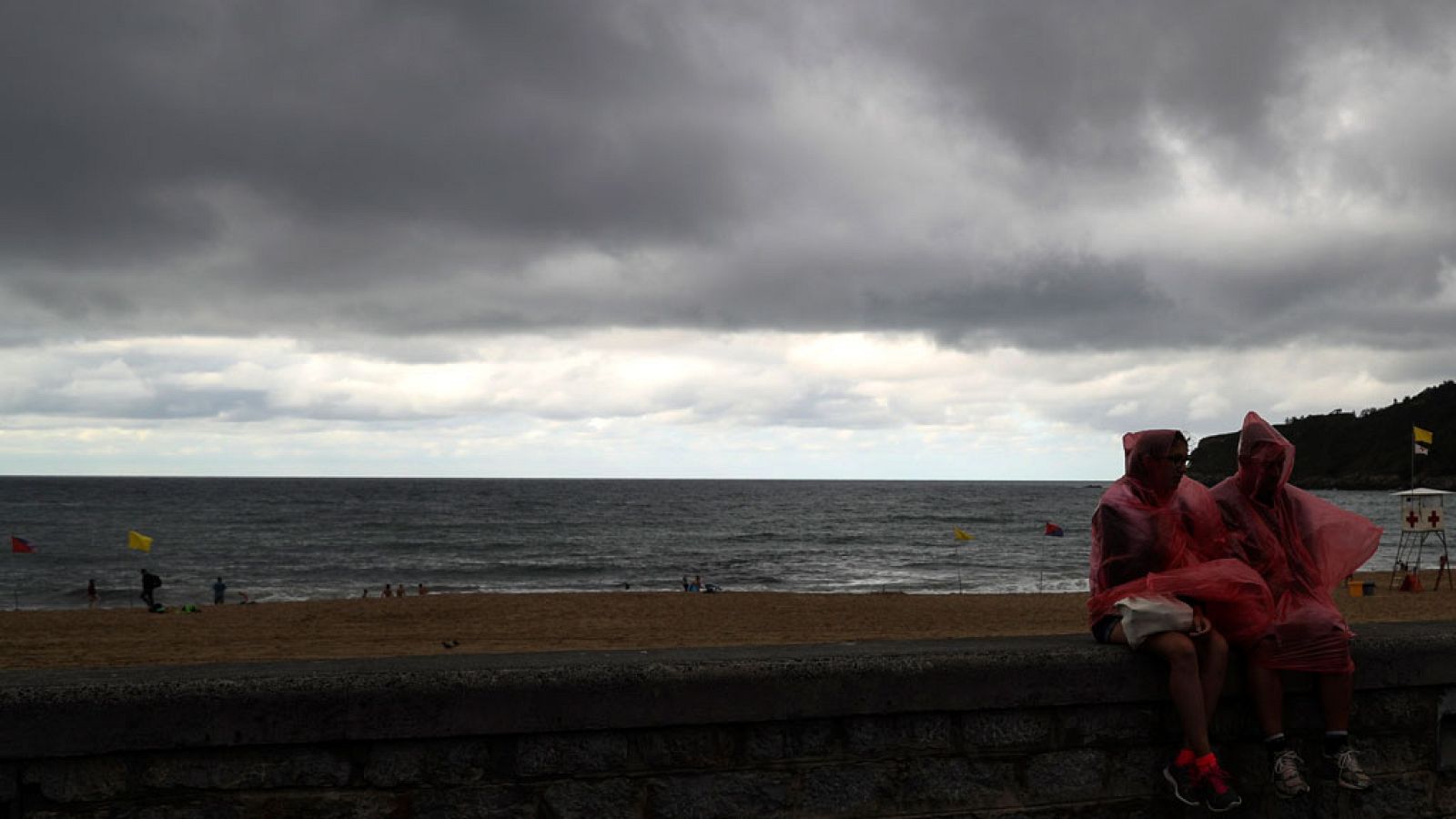 Chubascos en Cataluña y viento fuerte en la desembocadura del Ebro