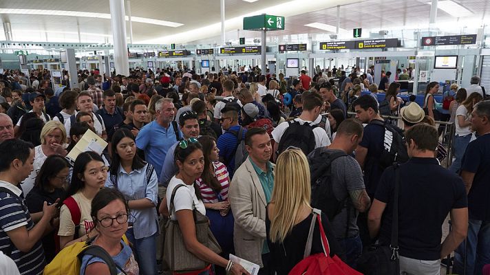 Telediario 1 - Los nuevos terminales de control de pasaportes en los aeropuertos reducen los tiempos de espera
