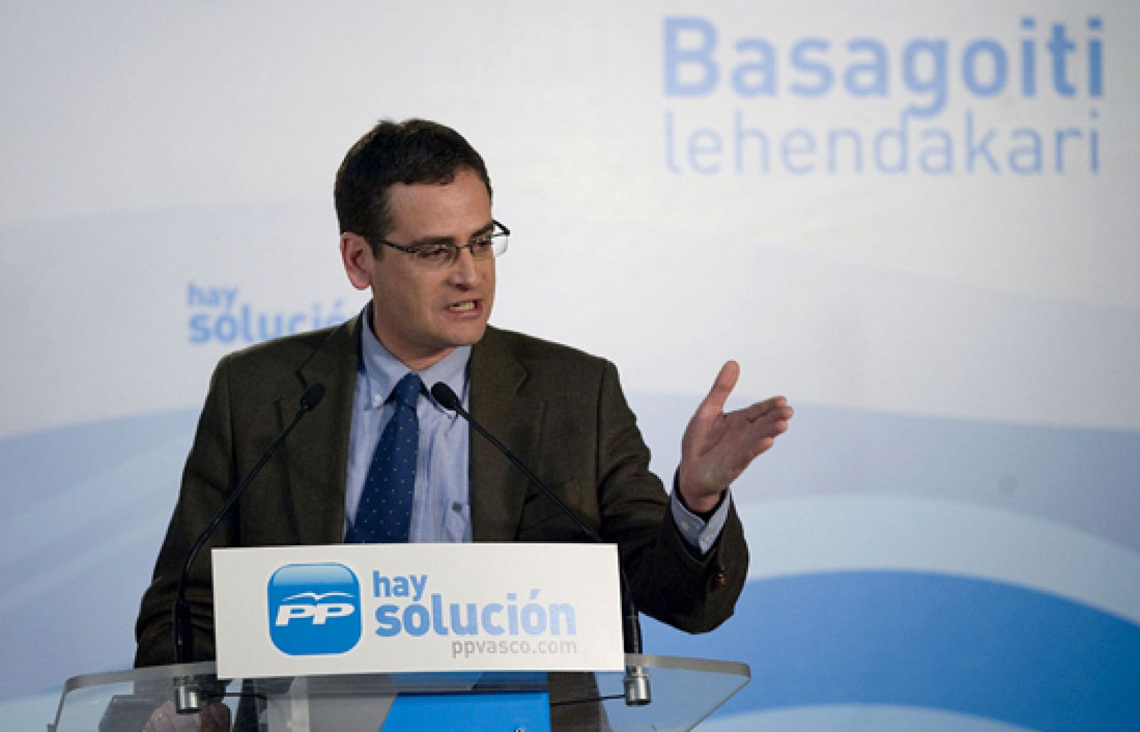 Antonio Basagoiti ha propuesto hoy eliminar la exigencia del euskera en la sanidad | Ver