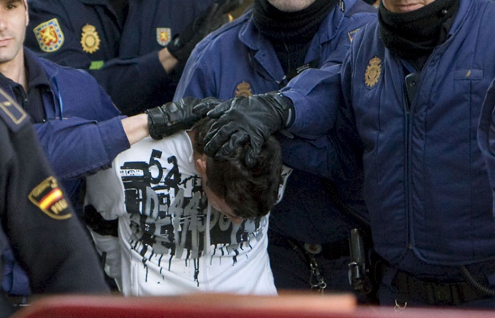 Miguel, el asesino confeso de Marta del Castillo y su amigo y presunto cómplice, Samuel, pasan su primera noche en prisión.