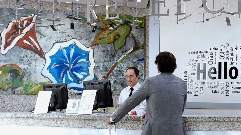 La cifra de desempleados baja de los cuatro millones por primera vez desde 2008