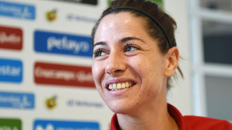 La selección española de fútbol prepara el choque contra Austria de este domingo con el objetivo de mejorar una primera fase irregular y conseguir el pase a las semifinales de la Eurocopa de Holanda.