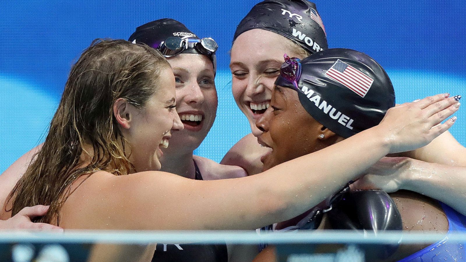 El relevo femenino estadounidense bate el récord del mundo de 4x100