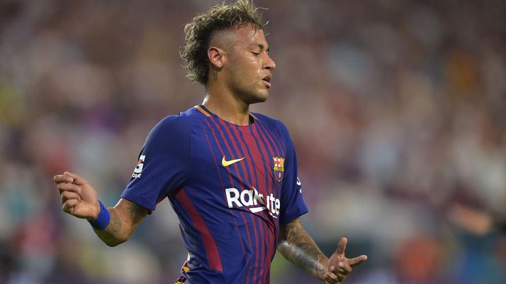 Telediario 1 - Neymar llega a China en medio de los rumores sobre su traspaso al PSG
