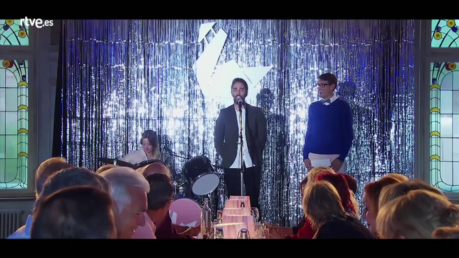 Hotel Romántco - Los cupidos eligen a la pareja que visitará la cabaña