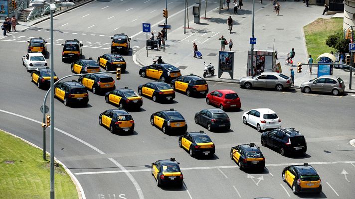 Telediario 1 - Cataluña aprueba un decreto que prohíbe vender licencias VTC en dos años