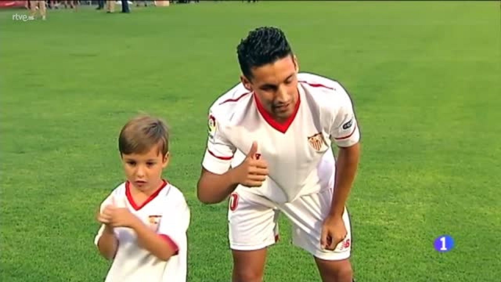 Jesús Navas es recibido por 15.000 aficionados | Ver