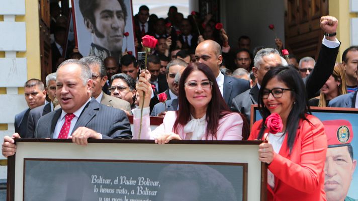 Informativo 24h - La Asamblea Nacional Constituyente de Venezuela celebra su primera sesión y elige a Delcy Rodríguez como presidenta