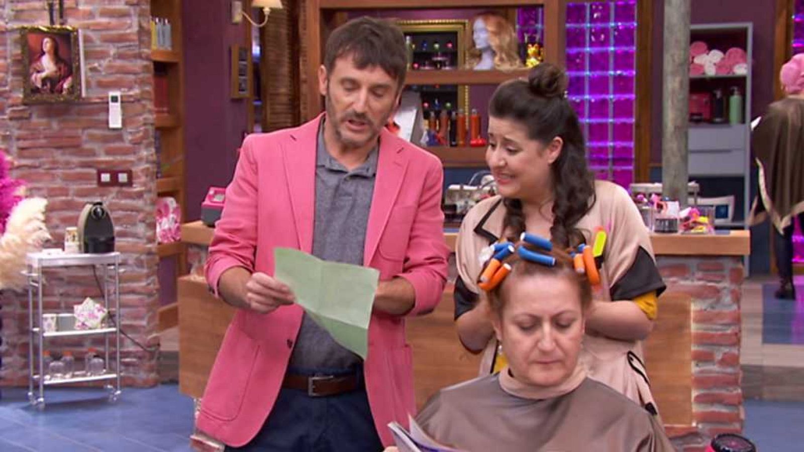 La Peluquería - Dos semanas de novios - ver ahora