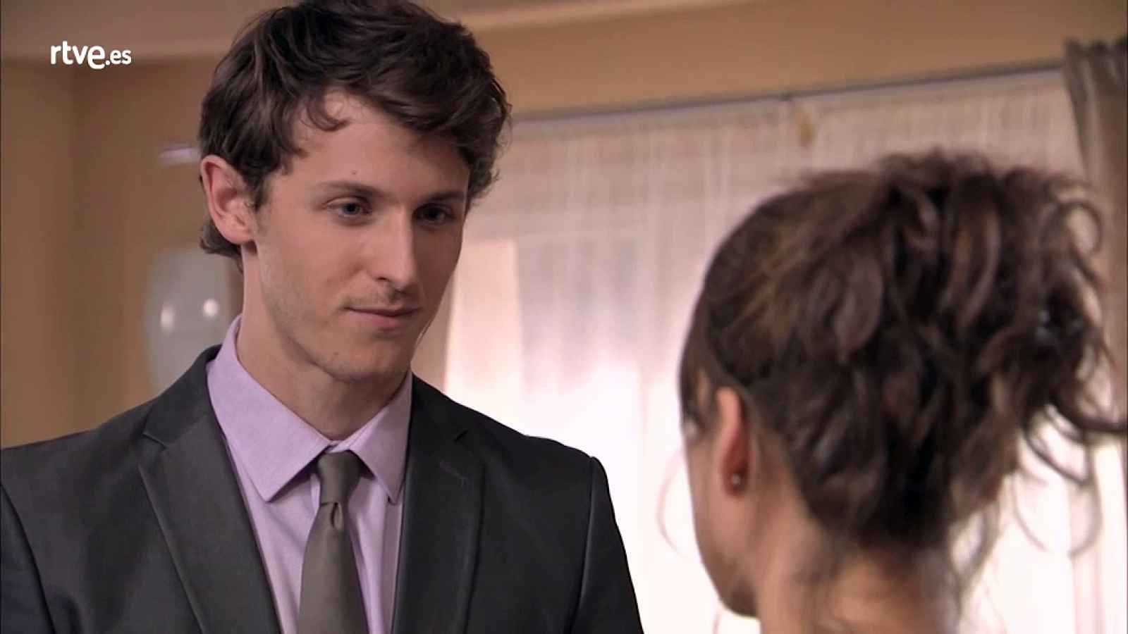 Servir y Proteger - Sergio acude a casa de Alicia para confesarle que esta enamorado de ella