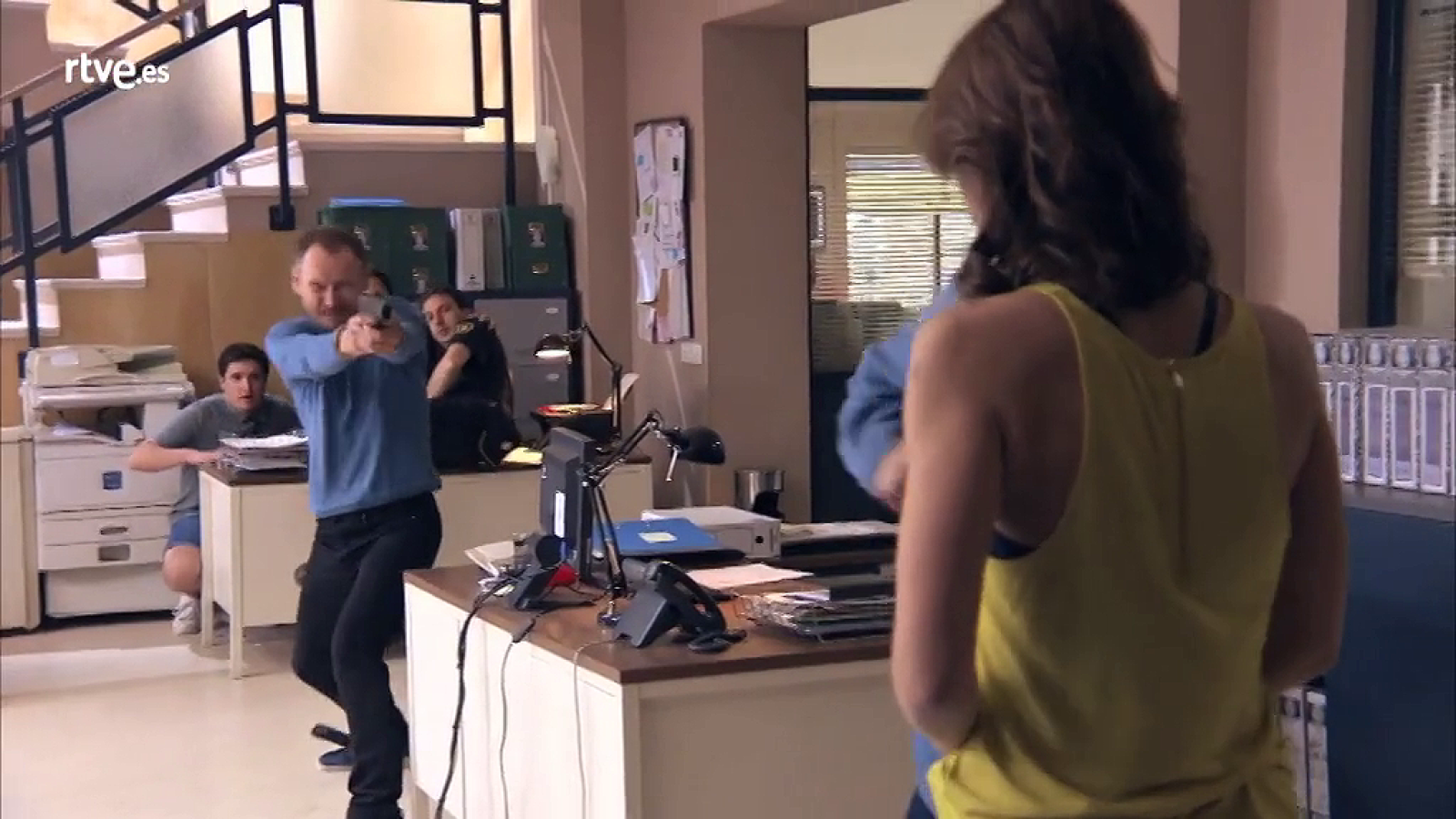 Servir y Proteger - Tokarev dispara a Alicia