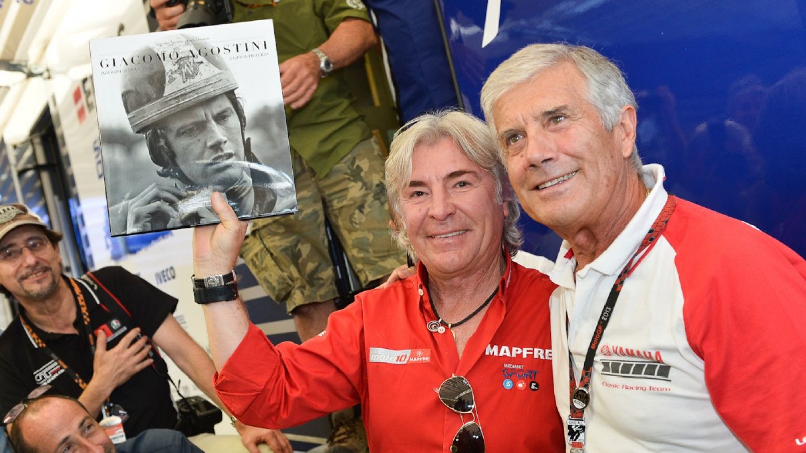 Giacomo Agostini rinde homenaje a Ángel Nieto | Ver