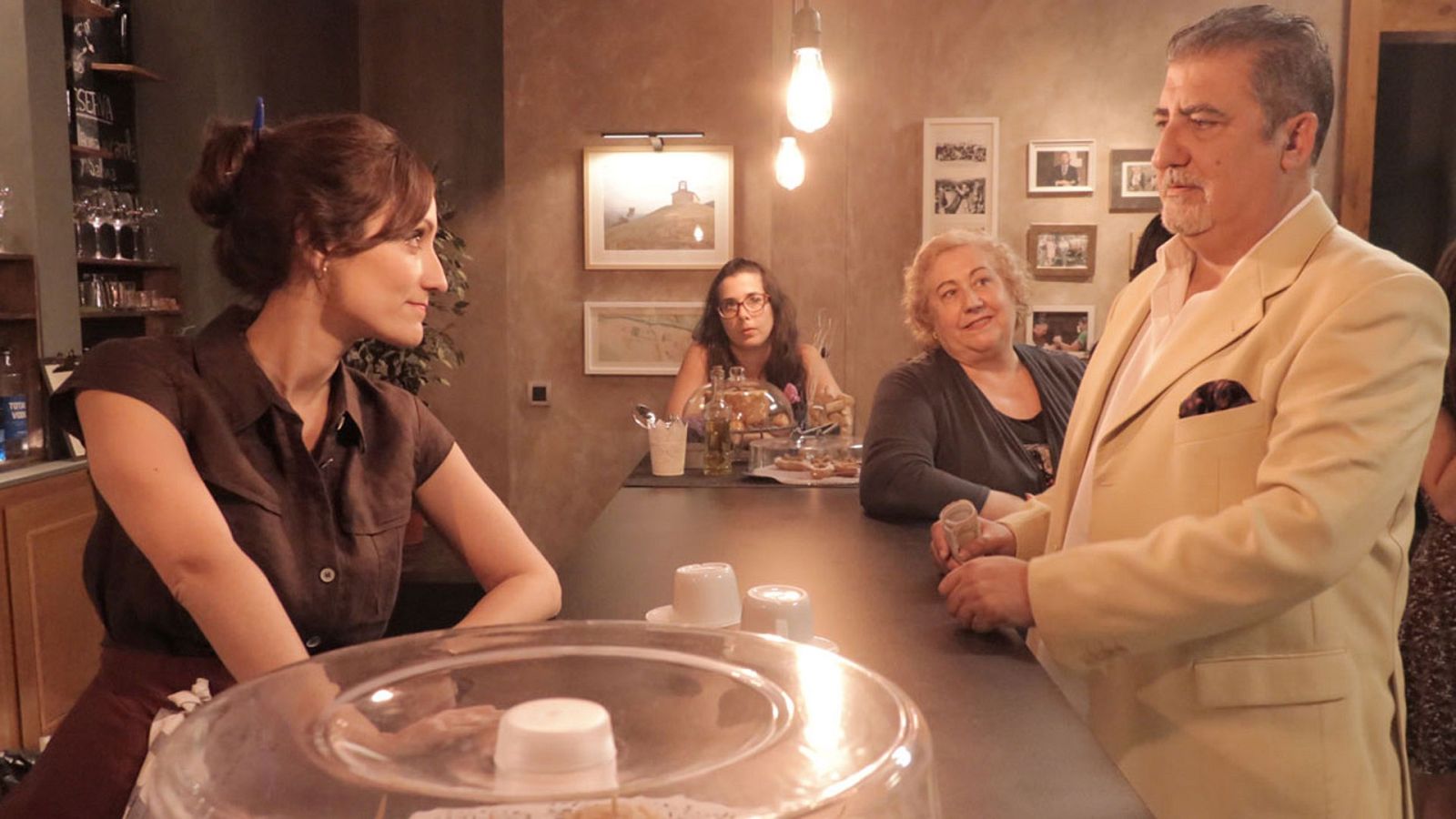 Olmos y Robles - Capítulo 5: La venganza de Emiliano Pozuelo - ver ahora