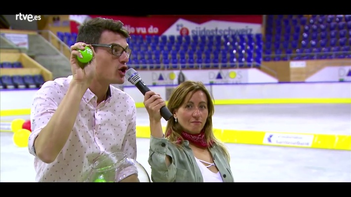 Hotel Romántico - Los huéspedes se preparan para jugar al bingo alpino