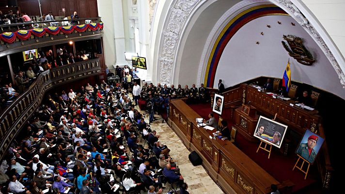 Telediario 1 - La Asamblea Constituyente de Venezuela celebra su primera sesión en el hemiciclo del Parlamento tras impedir el acceso de la oposición