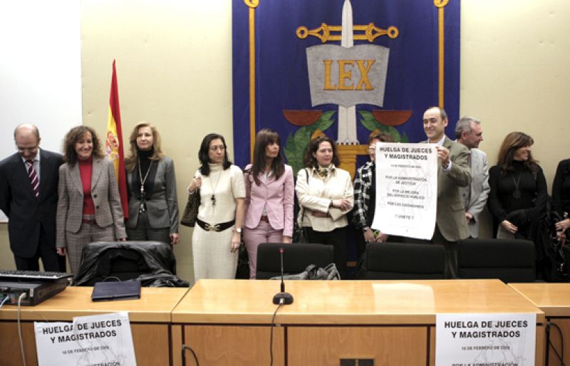 Telediario 1 en cuatro minutos - 18/02/09 | Ver