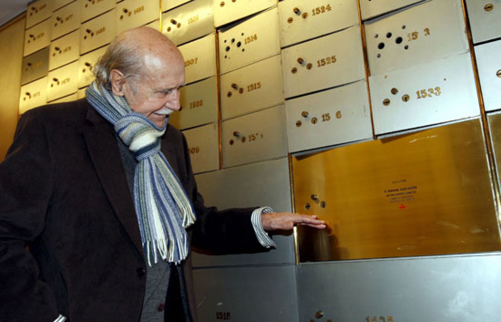 Manuel Alexandre deja su legado en la Caja de las Letras del Instituto Cervantes | Ver