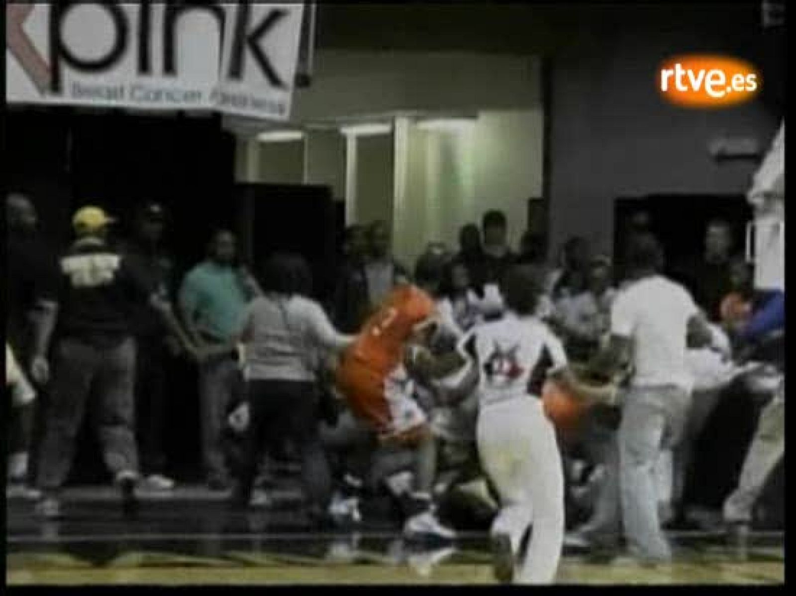 Espectacular tángana en un partido de instituto - Baloncesto en RTVE | Ver