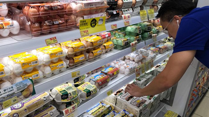 Telediario 1 - La crisis del fipronil afecta ya a 16 países europeos más Hong Kong