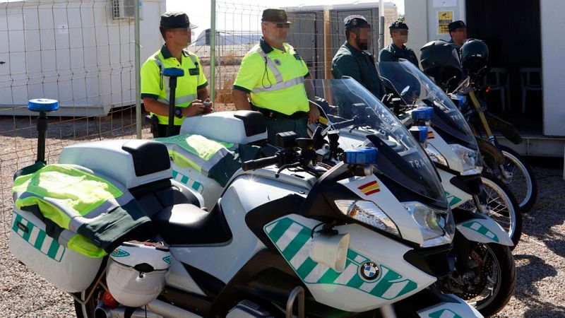 Acompañamos a la Guardia Civil en uno de sus controles en plena campaña de verano