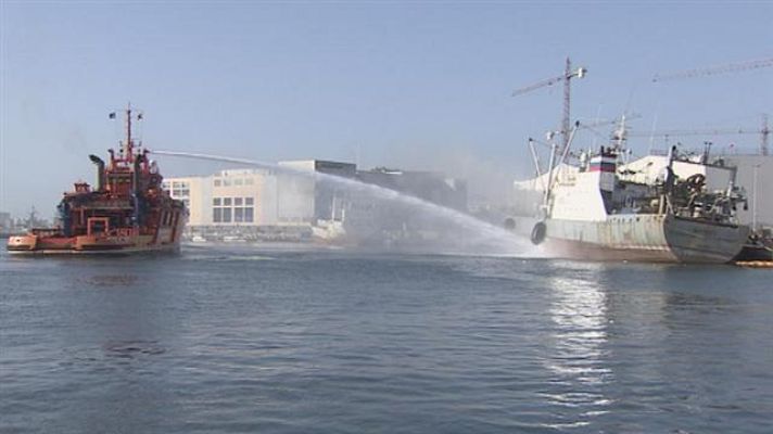  - Controlado el incendio del pesquero ruso