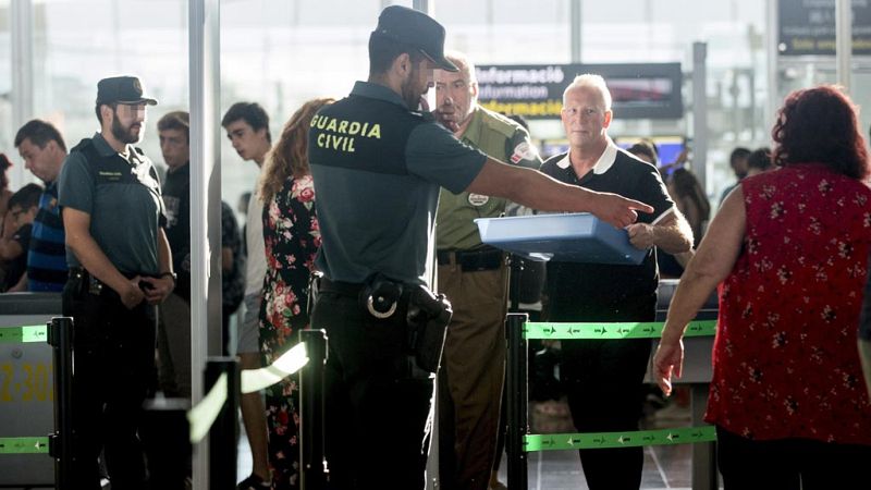 La presencia de la Guardia Civil en los controles de seguridad del Aeropuerto de Barcelona-El Prat ha reducido el impacto de la huelga de 24 horas indefinida de los trabajadores de Eulen con colas habituales para un día normal de agosto e inferiores