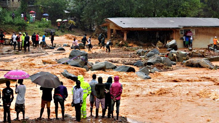 Telediario 1 - Al menos 300 muertos en las lluvias torrenciales que asuelan Sierra Leona