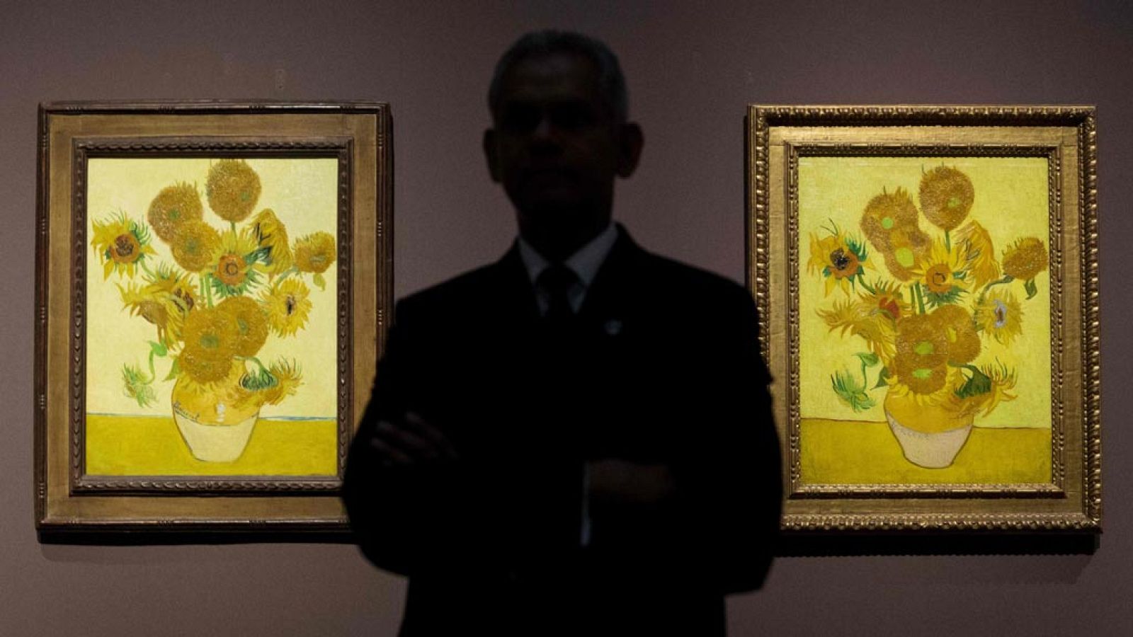 El mundo virtual ha conseguido algo casi imposible de hacer en un espacio físico: reunir en un mismo lugar las cinco pinturas de girasoles de Van Gogh, dispersas en museos de tres continentes. Para sumarse a esta experiencia solo hay que usar la red