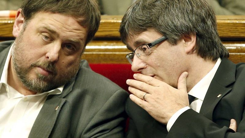 El Constitucional mantiene la suspensión de la reforma para la tramitación exprés del referéndum | Ver