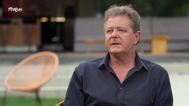 Lolita tiene un plan - Significado de la radio