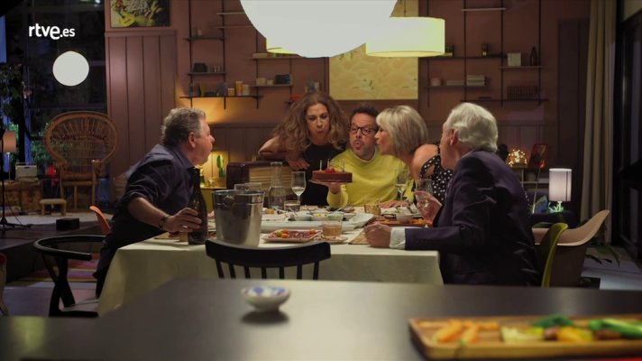 Lolita tiene un plan - Lolita tiene un plan - Luis del Olmo, Juan Luis Cano, Julia Oteor, Lolita y Àngel Llácer soplan las velas