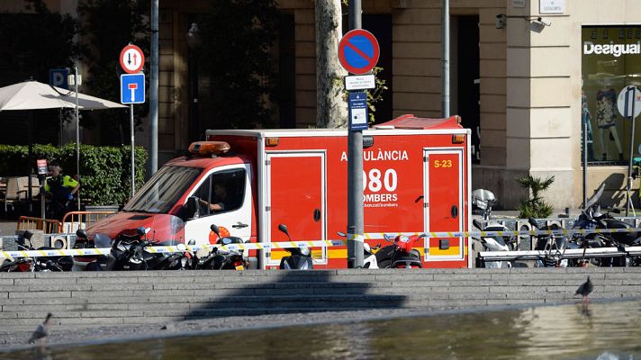 Informativo 24h - Varios heridos en un atropello masivo en el centro de Barcelona