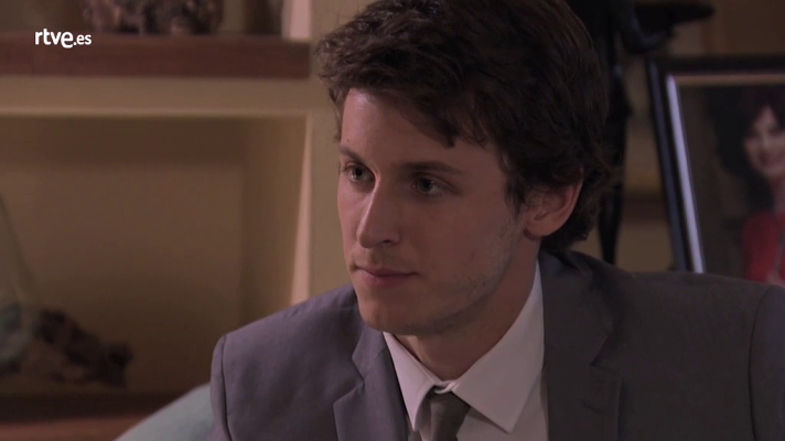 Servir y proteger - Alicia le cuenta a Sergio que está con Rober