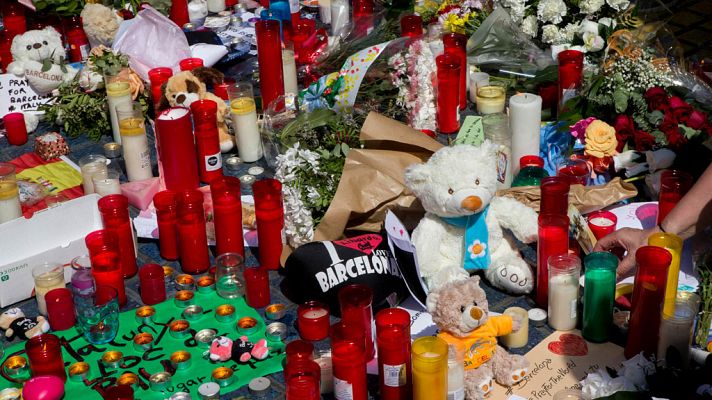 Telediario 1 - Atentados en Cataluña | El atentado en Barcelona afecta a personas de 34 nacionalidades