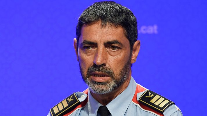 Informativo 24h - Los Mossos investigan si el coche que se saltó un control en Barcelona tiene relación con el atentado en Las Ramblas